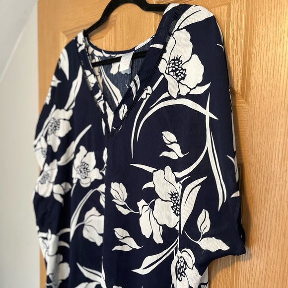 Kona Sol Women’s Beach Coverup Navy & White Floral Pattern Beach Tunic - Picture 3 of 10